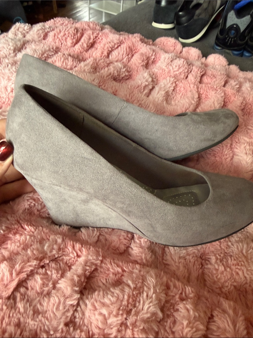 dexflex comfort Gray Suede Wedge Pumps